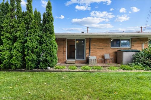 21884 River Oaks Dr, Rocky River, OH, 44116-3145 | Card Image