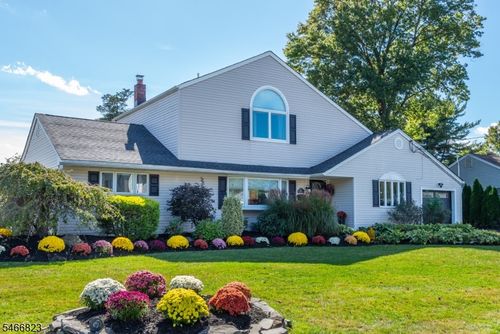 22 Woodland Pl, Pompton Plains, NJ, 07444-1442 | Card Image