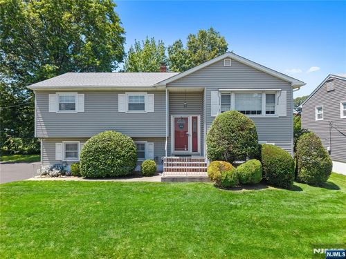 87 Larkspur Ln, Clifton, NJ, 07013-3409 | Card Image