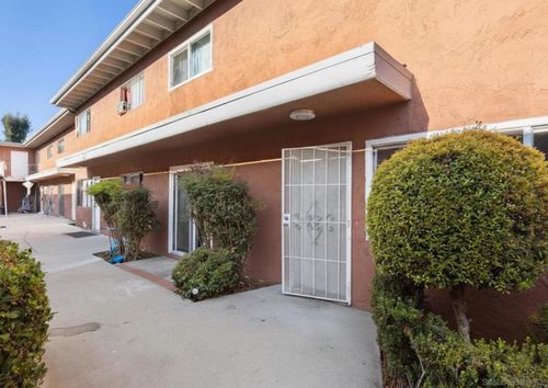 unit-5-1060 E Washington Ave, Escondido, CA, 92025-3233 | Card Image