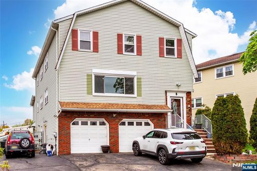 5 Garden Dr, Elmwood Park, NJ, 07407-1026 | Card Image