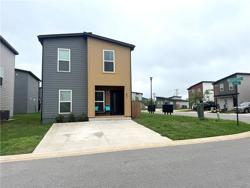 821 Massachusetts Ave, Bentonville, AR, 72713 | Card Image