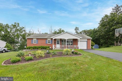 11 Dogwood Dr, DOUGLASSVILLE, PA, 19518-1513 | Card Image