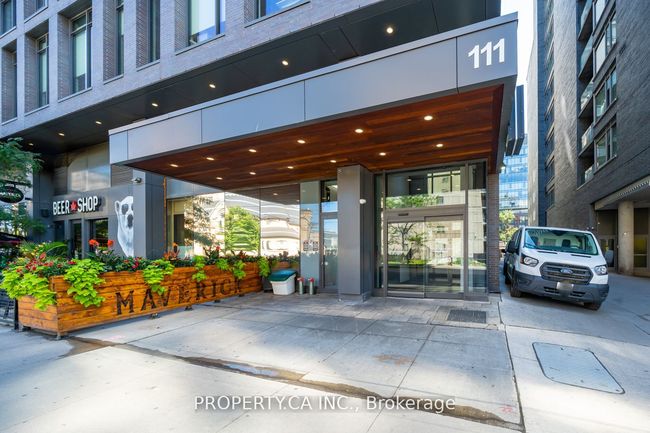 1012 - 111 Bathurst St, Condo with 2 bedrooms, 2 bathrooms and null parking in Toronto ON | Image 29