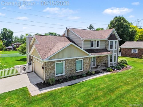 6433 Woodcrest Rdg, Clarkston, MI, 48346-3050 | Card Image