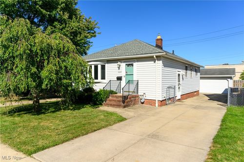 4247 Brookway Ln, Brooklyn, OH, 44144-1304 | Card Image