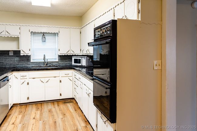 28360 Arbeka Rd, House other with 2 bedrooms, 1 bathrooms and null parking in Henryetta OK | Image 5