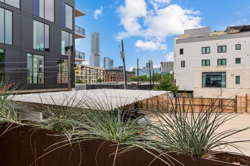 13-1305 E 6th St, Austin, TX, 78702-3374 | Card Image
