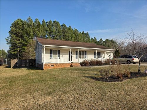 130 Lemons St, Stoneville, NC, 27048-8702 | Card Image