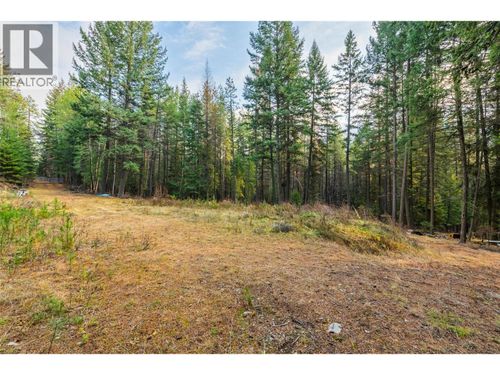 8667 Yahk Settlement Rd, Yahk, BC, V0B2P0 | Card Image