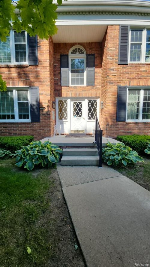1250 Trailwood Path, Bloomfield Hills, MI, 48301-1743 | Card Image