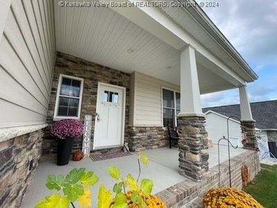 202 Mayberry Drive, House other with 4 bedrooms, 3 bathrooms and null parking in Winfield WV | Image 3