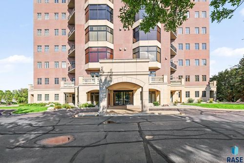 203-2908 W 37th Cir Circle, Sioux Falls, SD, 57105 | Card Image