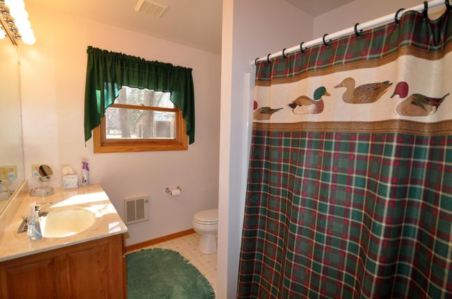 Main floor full bath | Image 32