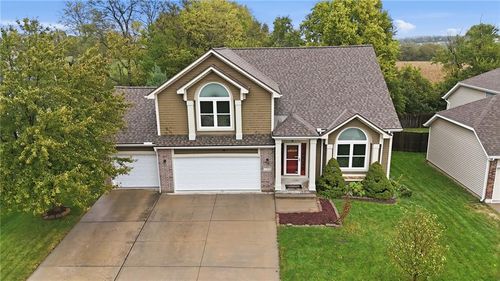 2252 Sw Morris Dr, Lee's Summit, MO, 64082-4131 | Card Image