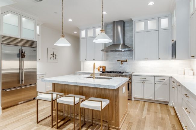 Kitchen with SubZero | Image 13