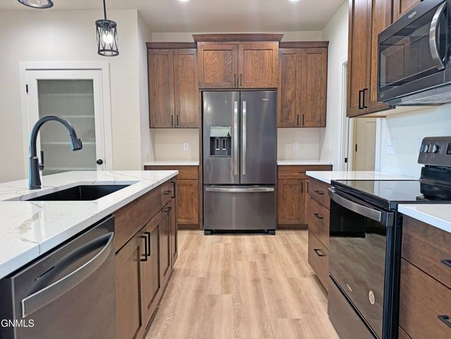 2912 Peach Tree Dr, Townhouse with 2 bedrooms, 2 bathrooms and null parking in Bismarck ND | Image 4