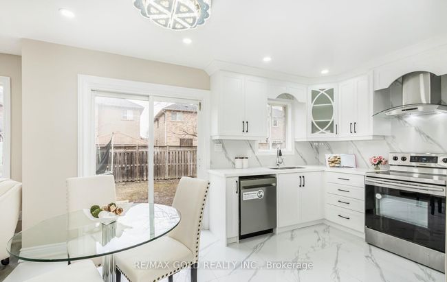 111 Fairhill Ave, House other with 6 bedrooms, 4 bathrooms and 2 parking in Brampton ON | Image 27
