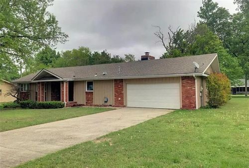 2300 Sue Ln, Independence, KS, 67301-2046 | Card Image