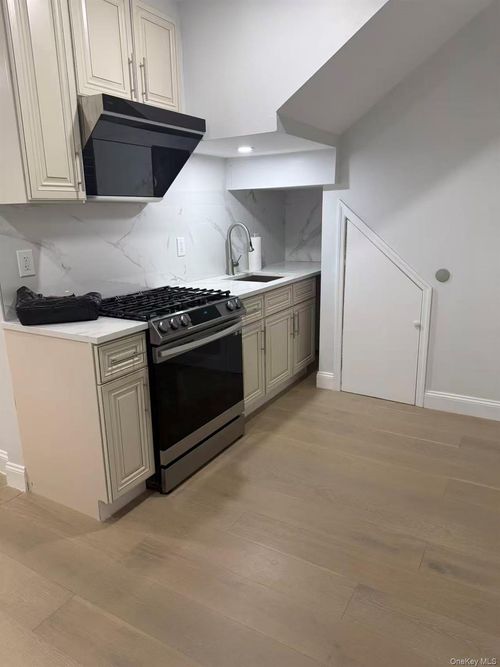 145-03 22nd Ave, Flushing, NY, 11357-3424 | Card Image