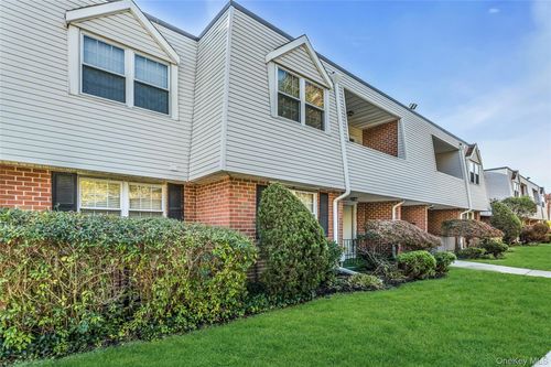 93 Palo Alto Dr, Plainview, NY, 11803-5824 | Card Image