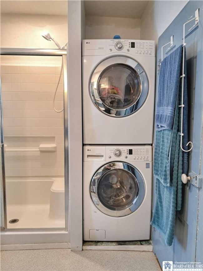 Lower Apartment - Bathroom & Laundry | Image 25