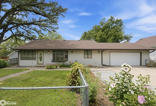322 Park Street, Oakland, IA, 51560 | Card Image
