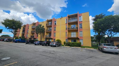 9-4709 Nw 7th St, Miami, FL, 33126-2261 | Card Image