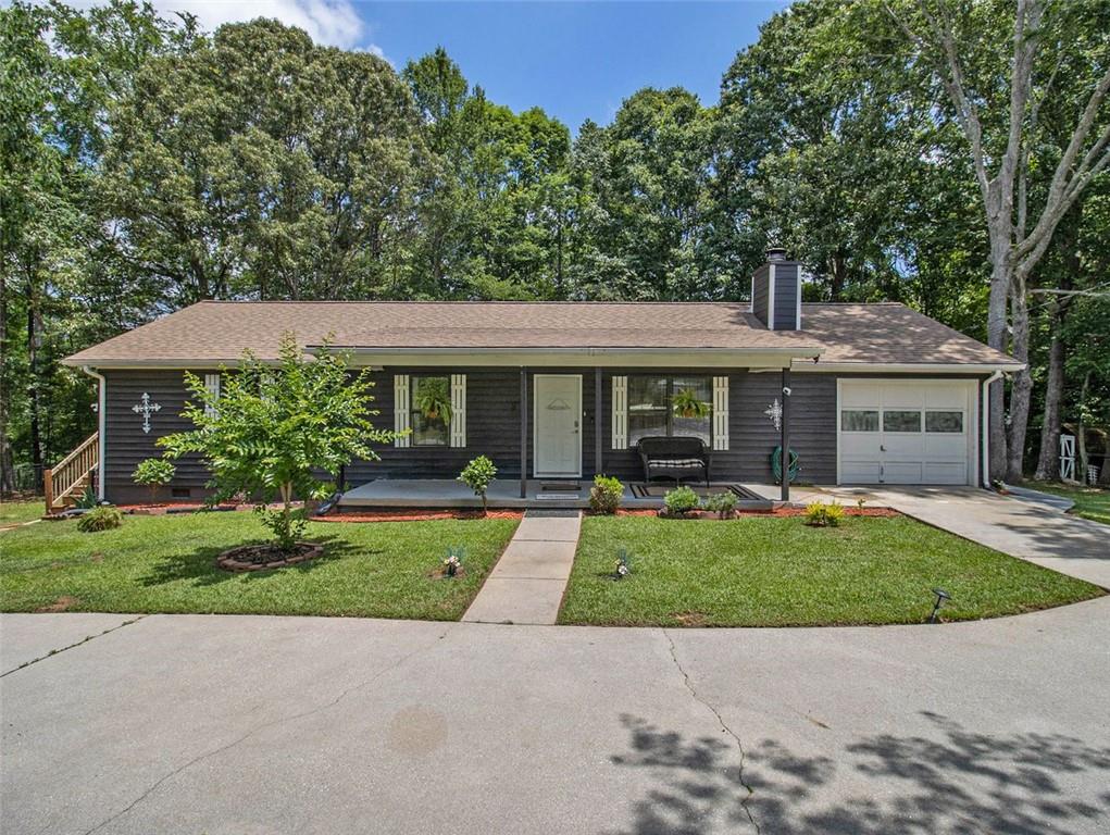 Broadnax Ct, Loganville, GA 30052