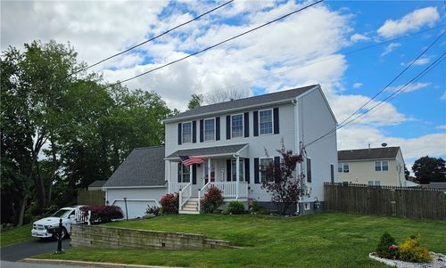 3 Bank St, Cranston, RI, 02920-6424 | Card Image