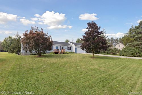 1105 Hanna Dr, Grand Blanc, MI, 48439-9357 | Card Image
