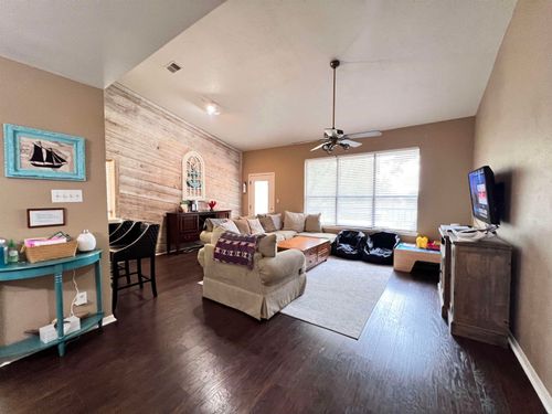 704 Horseshoe Bay Blvd, Horseshoe Bay, TX, 78657-6125 | Card Image