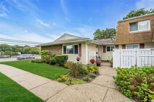 283 Storm Dr, Holtsville, NY, 11742-1927 | Card Image