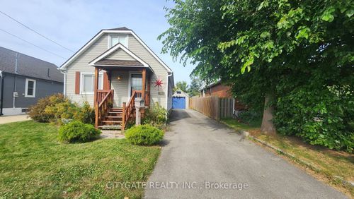 6447 Ash St, Niagara Falls, ON, L2G2H4 | Card Image