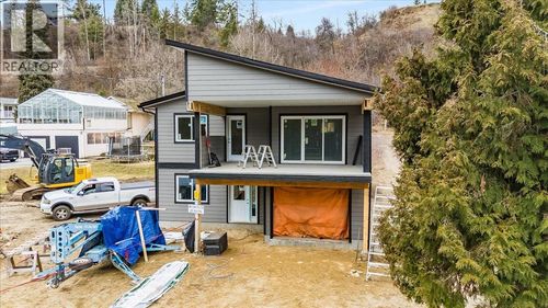 2808 1st Ave, Castlegar, BC, V1N2R2 | Card Image