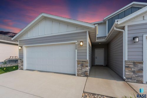 7000 E Brooks Edge Pl, Sioux Falls, SD, 57110-6358 | Card Image
