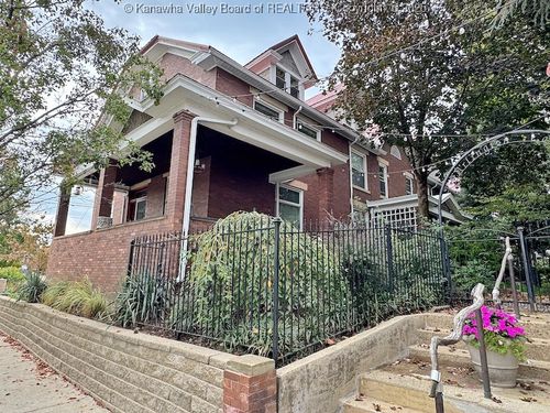 2 Arlington Ct, Charleston, WV, 25301-1802 | Card Image