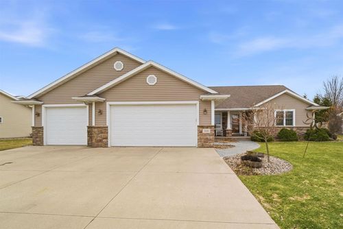 535 Coonen Drive, Combined Locks, WI, 54113 | Card Image