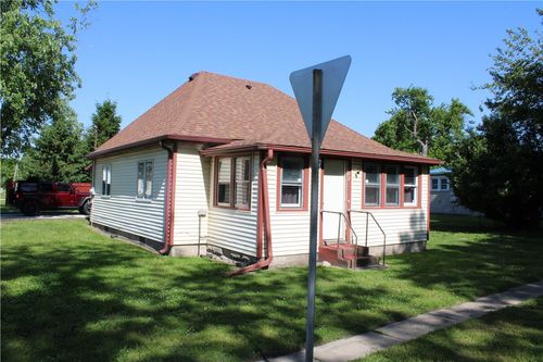 422 F St, Charleston, IL, 61920-1302 | Card Image