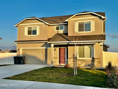 519 Lacoursiere St, Moxee, WA, 98936-6003 | Card Image