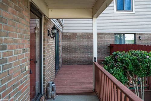 1660 River Rd, Marysville, MI, 48040-1860 | Card Image