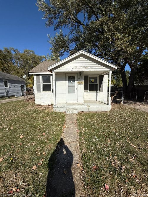 7251 Yacht Ave, Warren, MI, 48091-2936 | Card Image