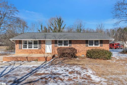 136 Crestview Dr, cowpens, SC, 29330-9790 | Card Image