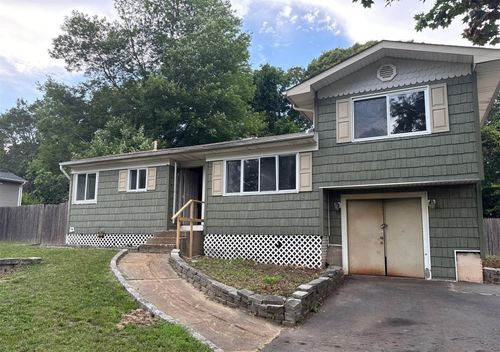 11 Halliday Rd, Coram, NY, 11727-3024 | Card Image