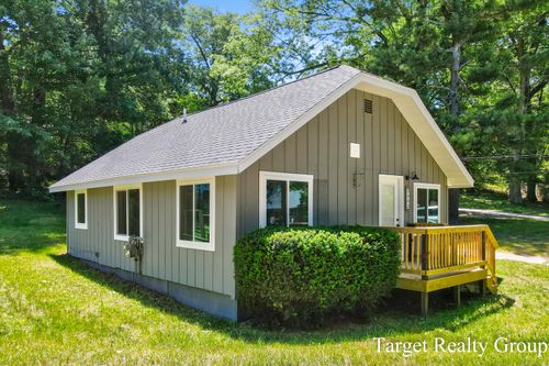 8660 Merry Dr Ne, Rockford, MI, 49341-9428 | Card Image