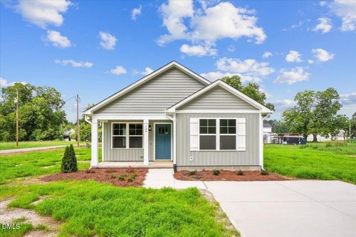 104 Lee St, Roseboro, NC, 28382 | Card Image