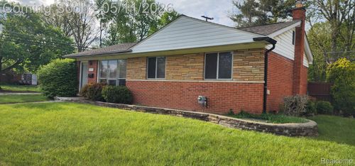31770 Pembroke St, Livonia, MI, 48152-1521 | Card Image