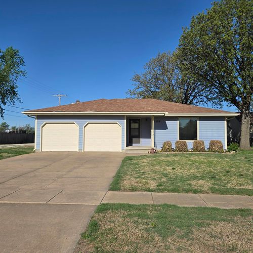 106 S Walnut St, Solomon, KS, 67480-8206 | Card Image