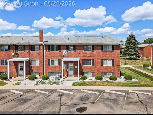 8140 Crestview Dr, Sterling Heights, MI, 48312-6003 | Card Image
