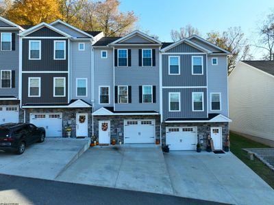 18 Misty Lane, Townhouse with 3 bedrooms, 2 bathrooms and 2 parking in Fairmont WV | Image 1